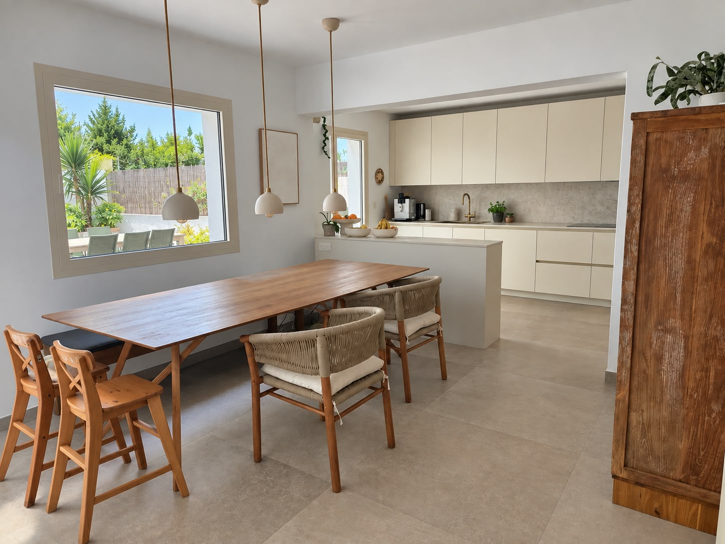Kitchen & dining